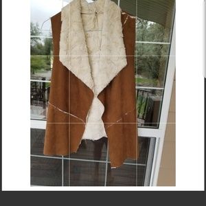 Super cute vest that is light weight and stylish